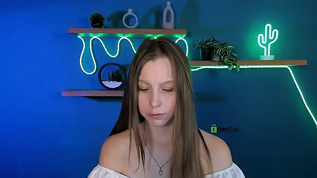 Snapshot of esme_moore_ chatting on October 9, 8:56 am esme moore online show from October 9, 8:56 am