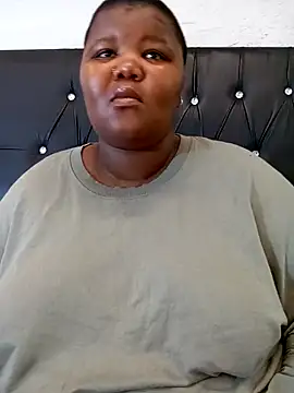 LadyBear2002 online show from February 3, 8:30 am