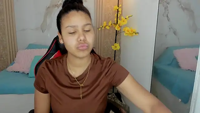 Snapshot of AriaVega chatting on July 3, 2:01 pm AriaVega online show from July 3, 2:01 pm