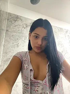 Snapshot of Lunahanzee chatting on November 4, 8:08 pm Lunahanzee online show from November 4, 8:08 pm