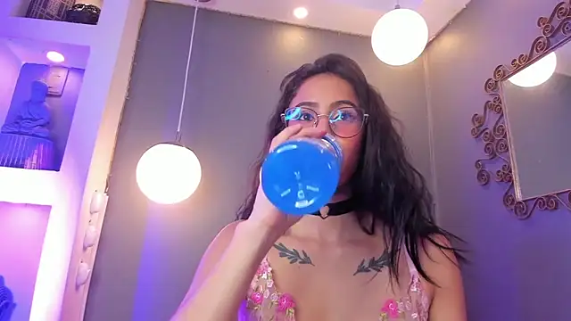 Alana Martinez  online show from March 20, 8:25 pm