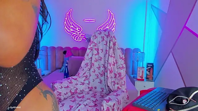 Snapshot of madisson_121 chatting on February 11, 1:16 pm madisson 121 online show from February 11, 1:16 pm