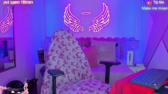 Snapshot of madisson_121 chatting on February 22, 1:53 pm madisson 121 online show from February 22, 1:53 pm