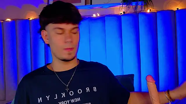 Snapshot of LiamThunder05_ chatting on November 3, 3:08 am LiamThunder05 online show from November 3, 3:08 am