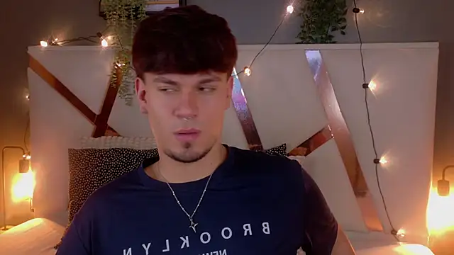 Snapshot of LiamThunder05_ chatting on November 28, 2:58 am LiamThunder05 online show from November 28, 2:58 am