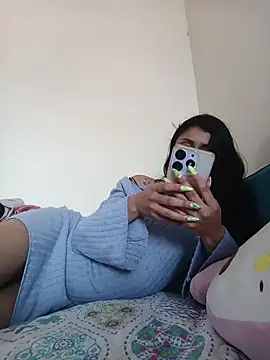 caramel doll   online show from November 18, 4:33 pm