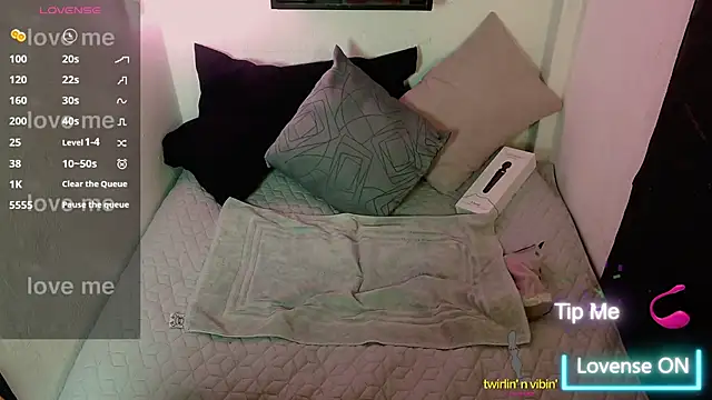 lunarichy22 online show from June 26, 6:34 pm