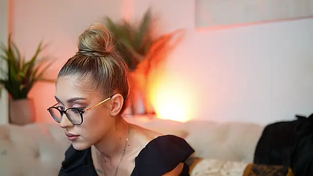 Snapshot of AileenKiss chatting on October 9, 6:06 pm AileenKiss online show from October 9, 6:06 pm