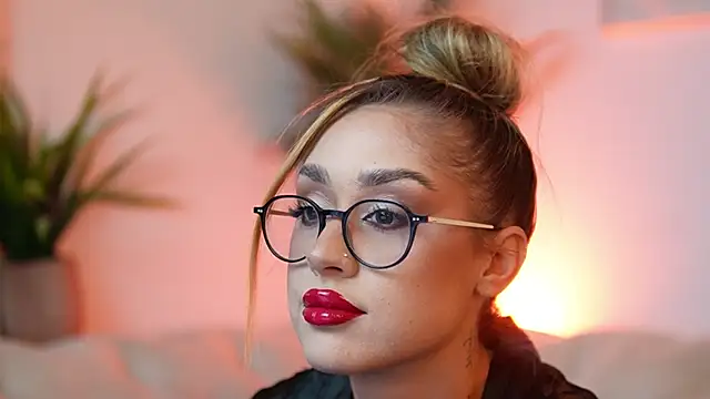 Snapshot of AileenKiss chatting on October 20, 6:41 pm AileenKiss online show from October 20, 6:41 pm