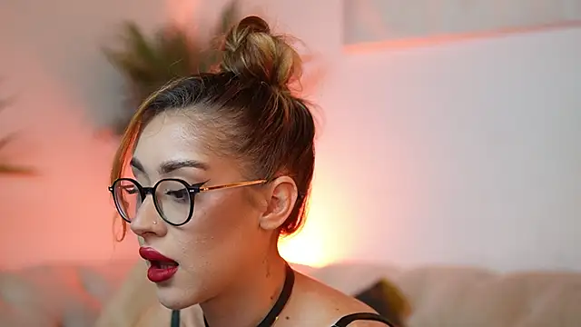 Snapshot of AileenKiss chatting on November 10, 7:13 pm AileenKiss online show from November 10, 7:13 pm