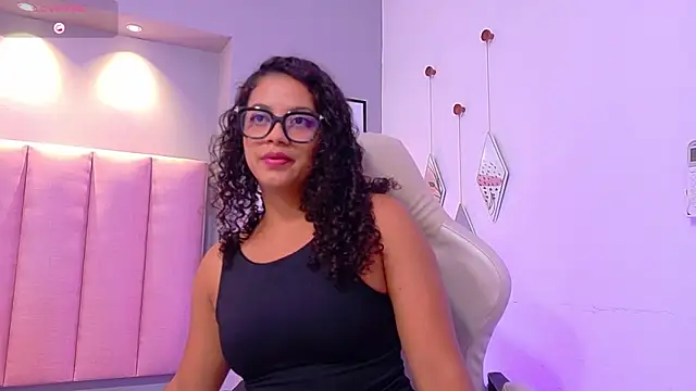 Snapshot of CamilaLevy chatting on November 6, 12:06 pm CamilaLevy online show from November 6, 12:06 pm