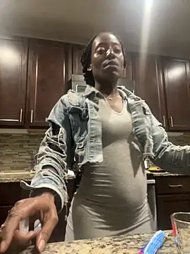 Snapshot of Giselledabodyyy chatting on November 15, 7:05 am Giselledabodyyy online show from November 15, 7:05 am