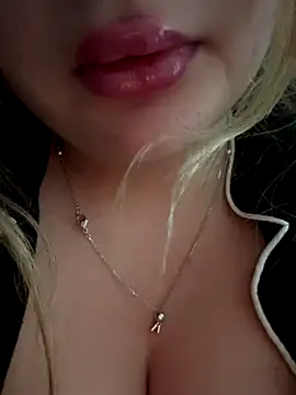 clarissetriolett online show from October 6, 9:23 pm