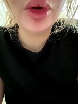 clarissetriolett online show from October 12, 3:11 pm