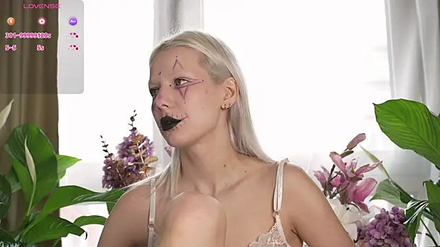 RanyThomson online show from October 18, 8:04 am