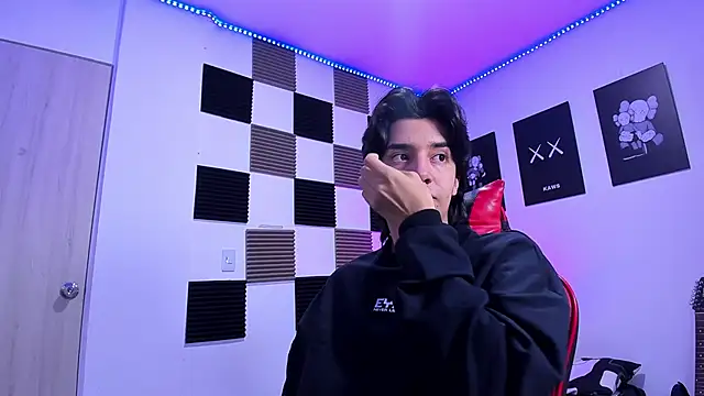 Snapshot of jeycobb chatting on February 8, 11:57 am jeycobb online show from February 8, 11:57 am