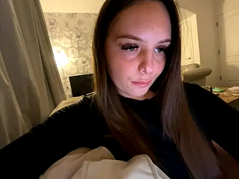 Snapshot of EllaStarrxxx chatting on October 5, 10:51 pm EllaStarrxxx online show from October 5, 10:51 pm