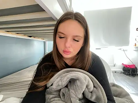 Snapshot of EllaStarrxxx chatting on October 6, 11:51 am EllaStarrxxx online show from October 6, 11:51 am