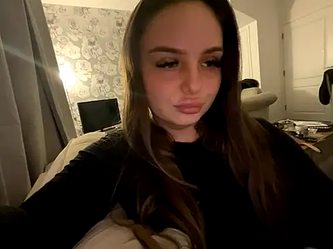 Snapshot of EllaStarrxxx chatting on October 9, 1:36 am EllaStarrxxx online show from October 9, 1:36 am