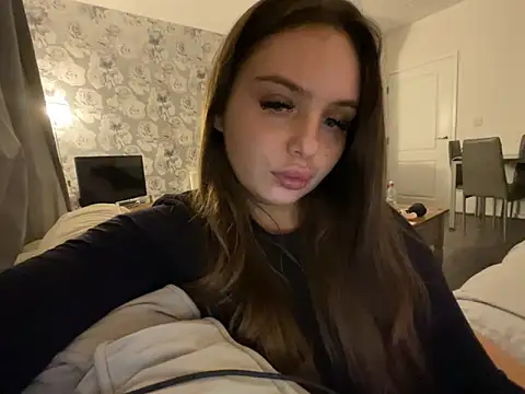 Snapshot of EllaStarrxxx chatting on October 22, 9:47 pm EllaStarrxxx online show from October 22, 9:47 pm