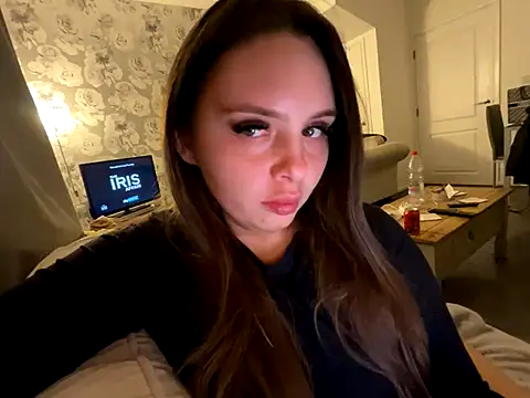 Snapshot of EllaStarrxxx chatting on October 31, 12:00 am EllaStarrxxx online show from October 31, 12:00 am