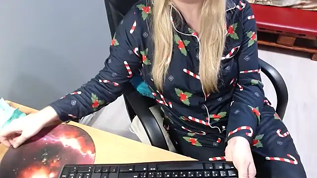 Snapshot of Ledi_Catherin chatting on December 20, 7:21 pm Ledi Catherin online show from December 20, 7:21 pm