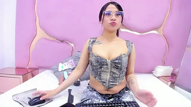 Snapshot of Violeta_Koch69 chatting on October 11, 1:42 pm Violeta Koch69 online show from October 11, 1:42 pm