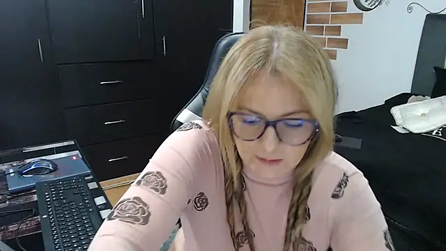 Snapshot of perlagoloza05 chatting on February 8, 2:48 am perlagoloza05 online show from February 8, 2:48 am