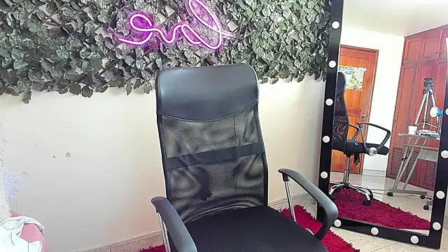 Snapshot of Samanta_Ortiz chatting on December 1, 7:19 pm Samanta Ortiz online show from December 1, 7:19 pm