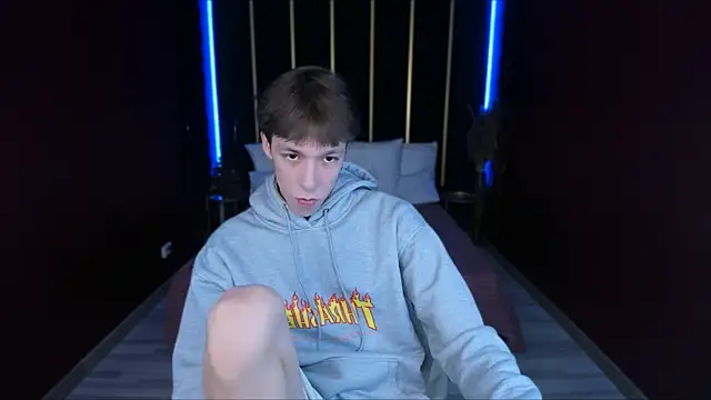 Snapshot of MarkBranston chatting on December 21, 10:44 am MarkBranston online show from December 21, 10:44 am