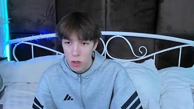 Snapshot of MarkBranston chatting on February 4, 3:40 pm MarkBranston online show from February 4, 3:40 pm