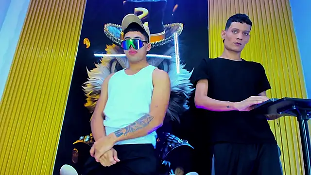 Play boys Hot2 online show from November 17, 4:07 am