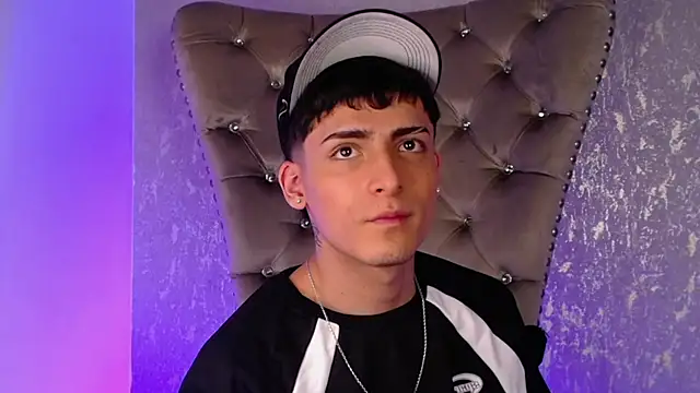 MateoMitchell online show from November 4, 4:33 am