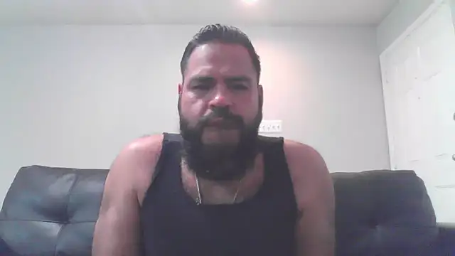 Snapshot of BigJohnBear39 chatting on October 18, 5:10 am BigJohnBear39 online show from October 18, 5:10 am