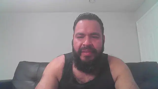 Snapshot of BigJohnBear39 chatting on October 27, 5:11 am BigJohnBear39 online show from October 27, 5:11 am