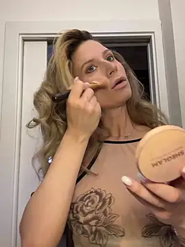 Snapshot of AvaMaddisson chatting on February 13, 3:57 am AvaMaddisson online show from February 13, 3:57 am