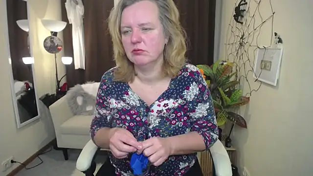 VestaWoody online show from November 1, 6:59 am