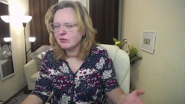 VestaWoody online show from November 17, 7:03 am