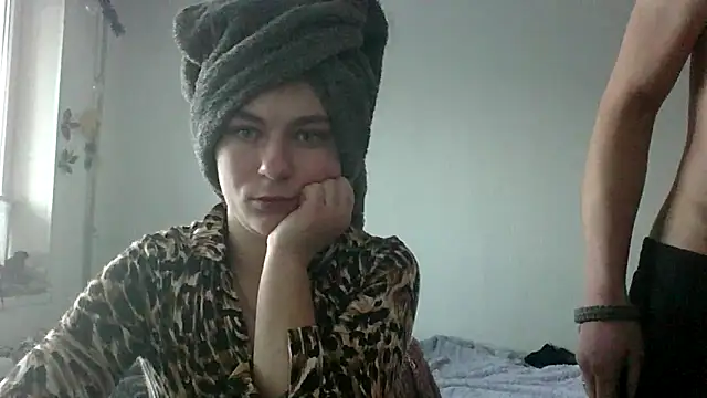 Snapshot of Twolatte1520 chatting on February 4, 10:43 am Twolatte1520 online show from February 4, 10:43 am