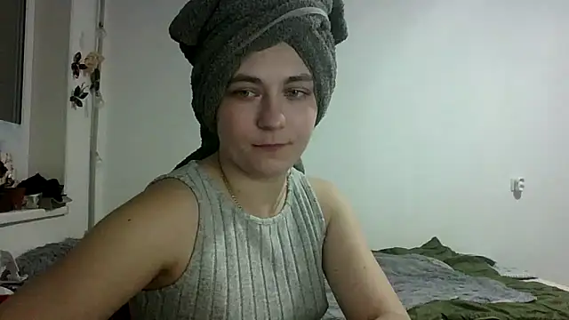 Snapshot of Twolatte1520 chatting on February 27, 7:25 pm Twolatte1520 online show from February 27, 7:25 pm