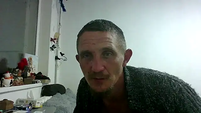 Snapshot of Twolatte1520 chatting on May 8, 10:37 pm Twolatte1520 online show from May 8, 10:37 pm