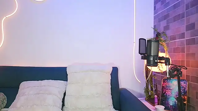 Snapshot of luna_valen chatting on April 23, 3:41 am luna valen online show from April 23, 3:41 am