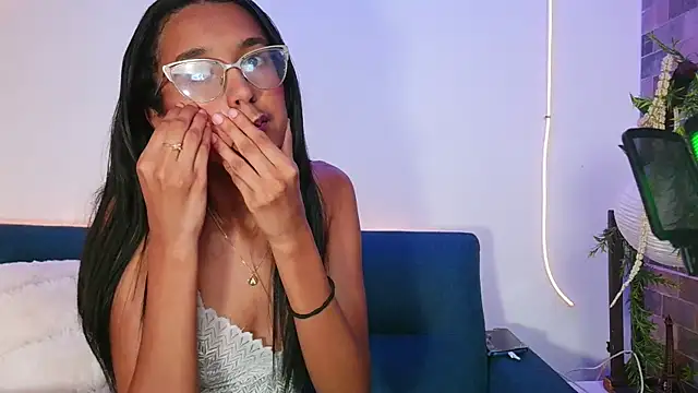 Snapshot of luna_valen chatting on April 29, 3:21 am luna valen online show from April 29, 3:21 am