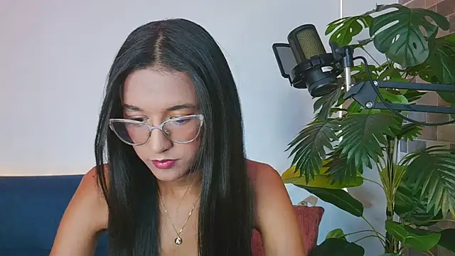 Snapshot of luna_valen chatting on May 29, 3:48 am luna valen online show from May 29, 3:48 am