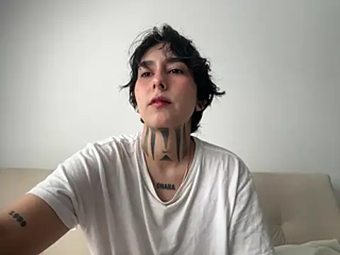DaisyEmily online show from June 4, 5:08 pm