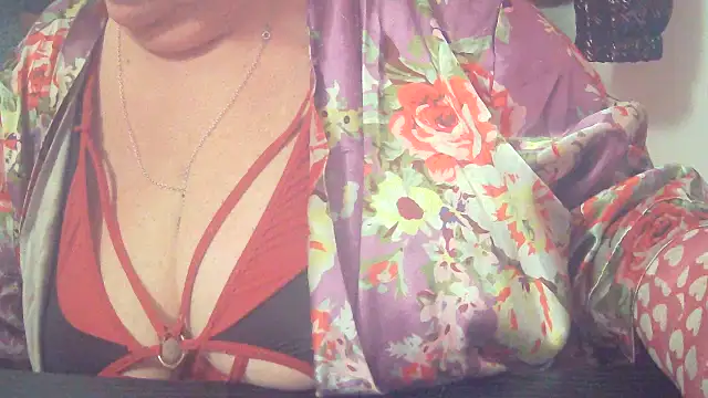 Snapshot of Playful_MILF_Demi chatting on November 17, 8:25 pm Playful MILF Demi online show from November 17, 8:25 pm