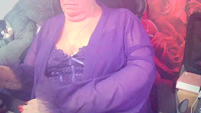 Playful MILF Demi online show from February 22, 6:50 pm