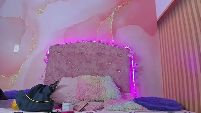 Snapshot of Malory__Jones chatting on November 12, 6:41 pm Malory Jones online show from November 12, 6:41 pm