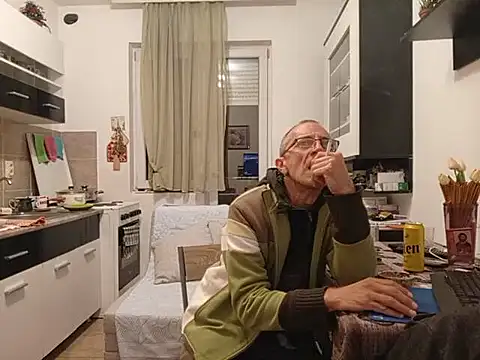 Snapshot of Jungen73 chatting on October 3, 9:34 pm Jungen73 online show from October 3, 9:34 pm