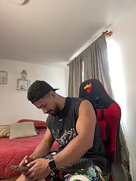 Ezzio Scolaro online show from February 8, 8:23 pm